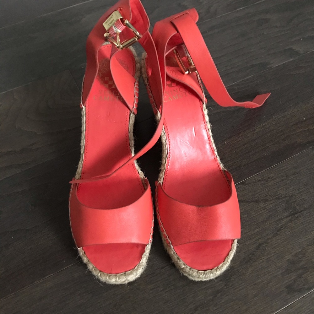 Vince camuto wedges size 8